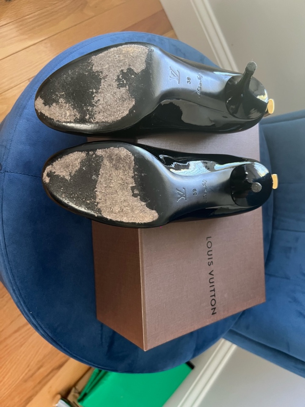 Louis Vuitton Black Patent Pumps with Gold Padlock Detail - Picture 5 of 7